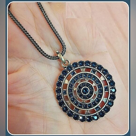 #TouchstoneCrystal Denim 1.25" Medallion Necklace #NWOT - Picture 1 of 7